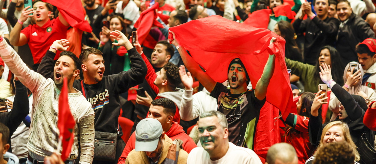 Aficionados de Marruecos en los festejos por el buen papel de su selección en el Mundial