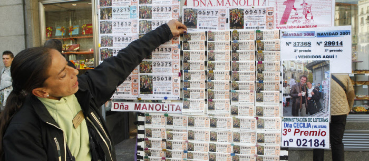 Vendedor de la Lotería de Navidad en la Puerta del Sol de Madrid