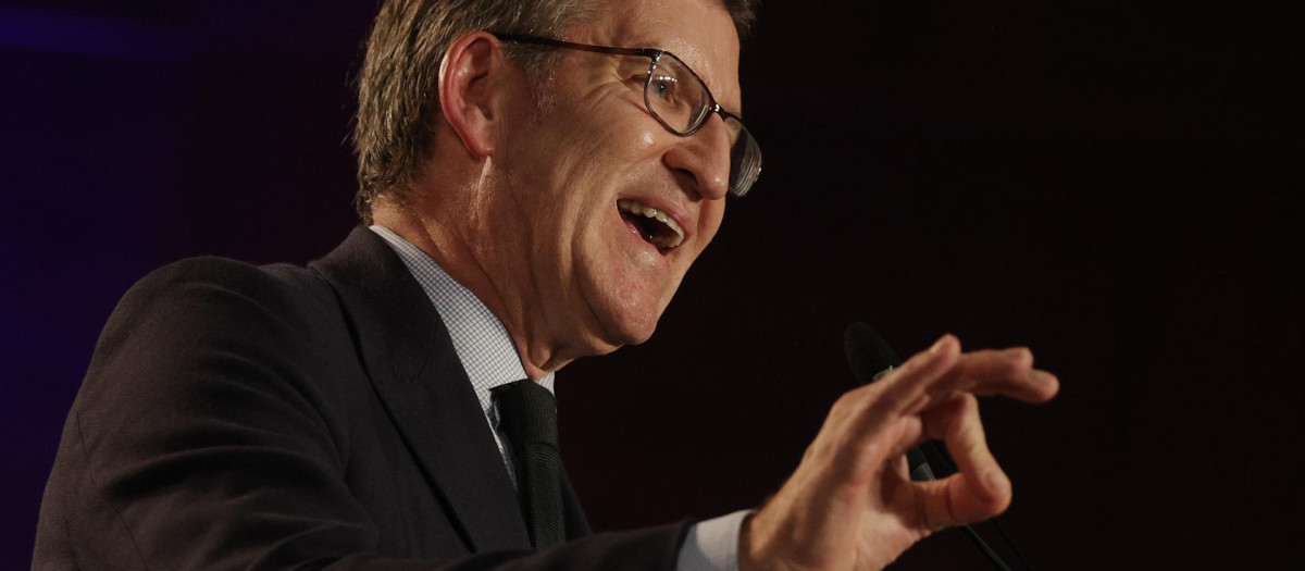 El presidente del PP, Alberto Núñez Feijóo, durante su intervención en un acto en Valencia, este viernes