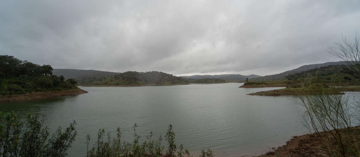 Vista del pantano de La Minilla, que suministra agua a Sevilla