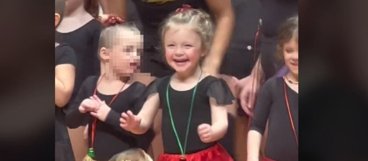 Era la primera actuación de Emmy en el recital de danza de Navidad