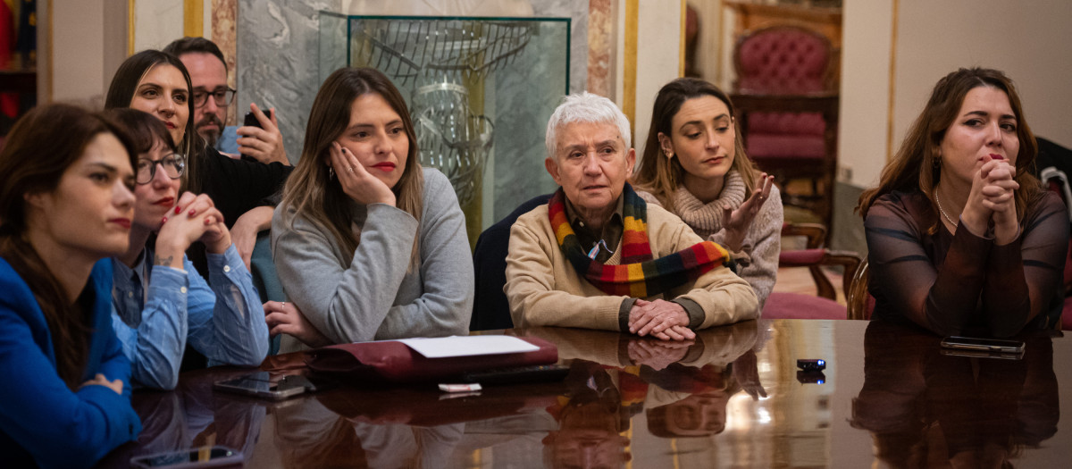 La cúpula del Ministerio de Igualdad escuchando el debate