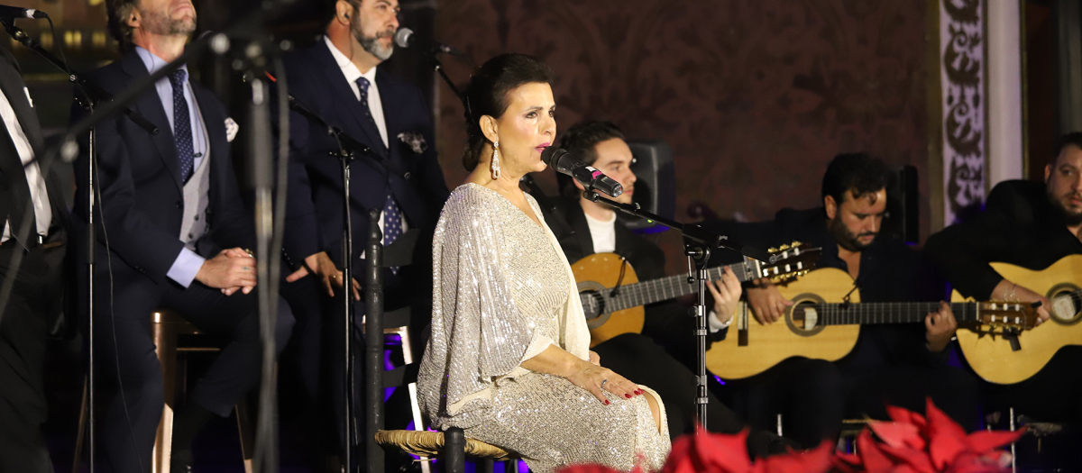 «Canta conmigo Jerez» de María José Santiago con 4 generaciones de Santiago y San Miguel en Córdoba.