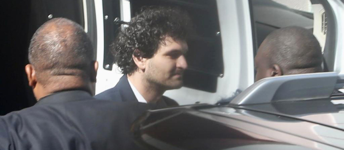 Sam Bankman-Fried, fundador de FTX llega a los juzgados de Bahamas