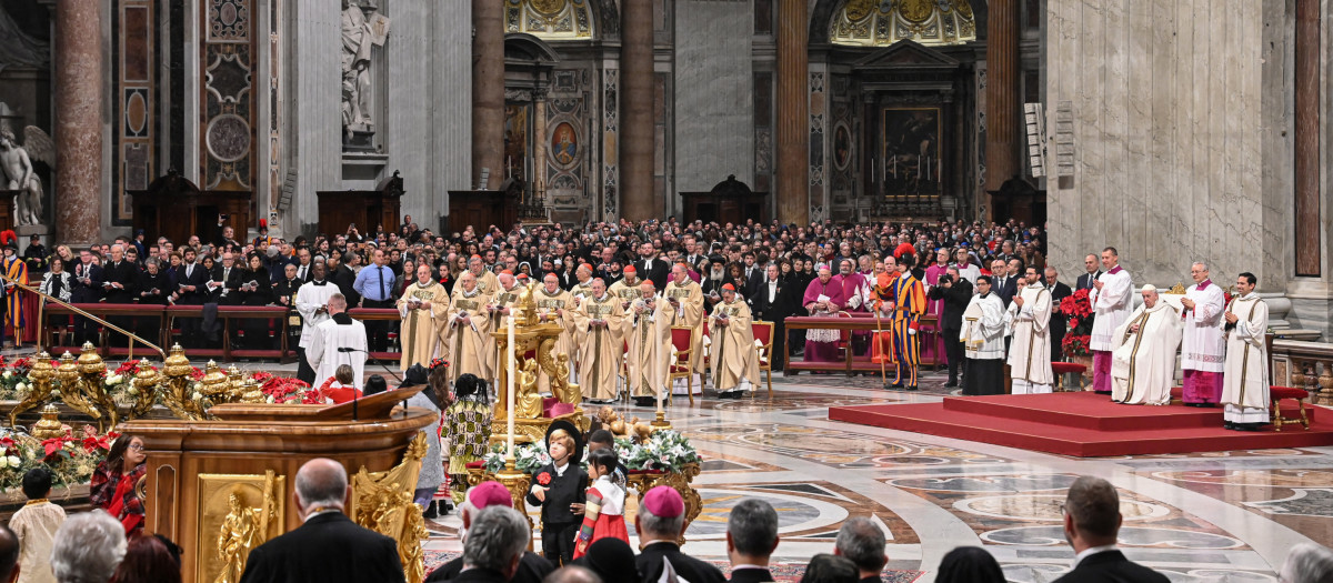 Pope Francis (3R) attends the Christmas Eve mass at The St Peter's Basilica in the Vatican on December 24, 2022. (Photo by Andreas SOLARO / AFP)