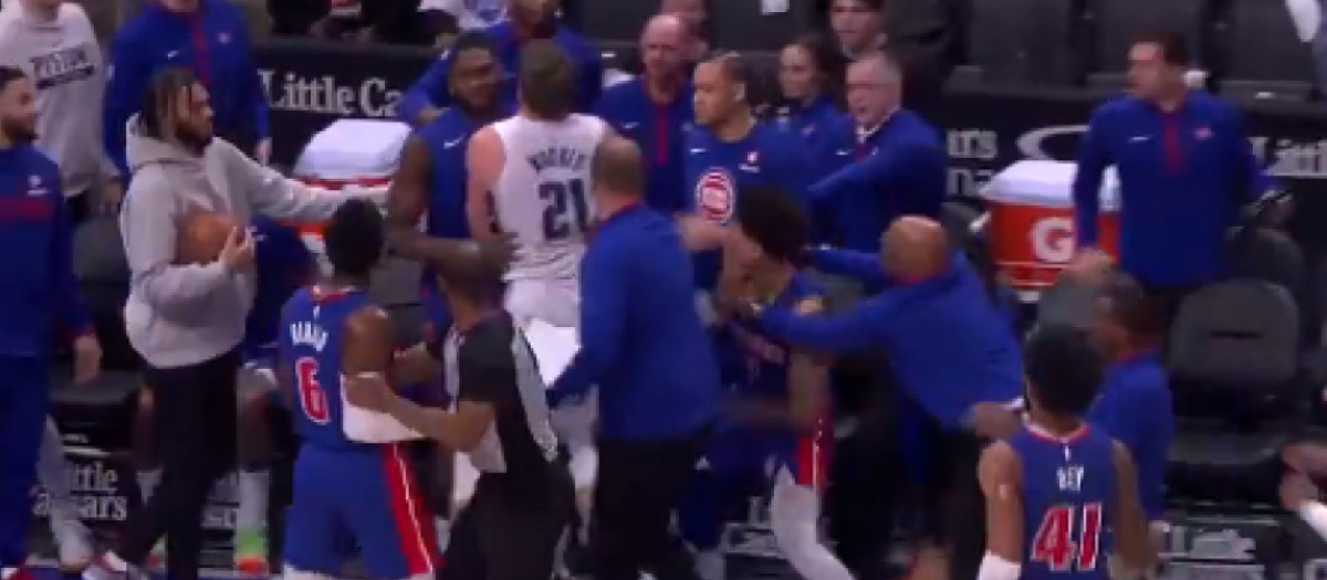 Dura pelea en la NBA en el partido entre Detroit Pistons y Orlando Magic