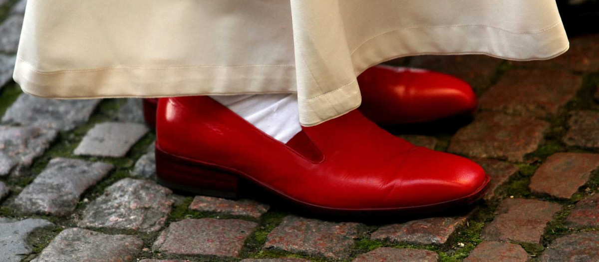 Zapatos rojos del Papa