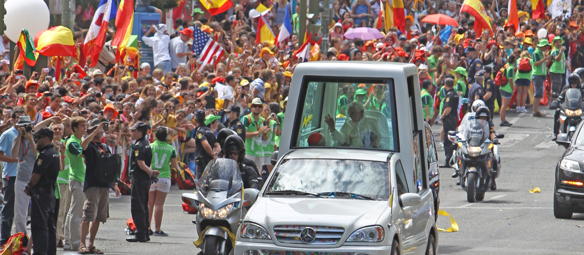 EL PAPA BENEDICTO XVI RECORRIENDO LAS CALLES DE MADRID CON MOTIVO DE LAS JORNADAS MUNDIALES DE LA JUVENTUD ( JMJ ) MADRID 2011
18/08/2011
MADRID