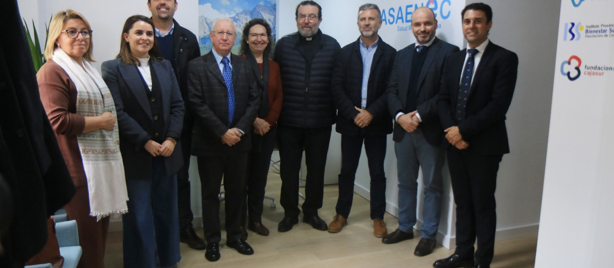 (Desde Dcha.) Izquierdo, Jordano, Sánchez y Cruz Conde, junto a responsables de Asaenec, en la inauguracion del nuevo centro