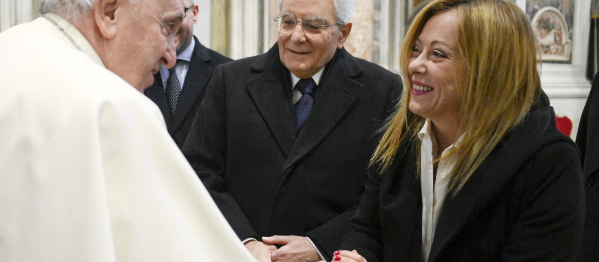 Pope Francis greets Italian Prime Minister Giorgia Meloni before he celebrates the funeral Mass for Pope Emeritus Benedict XVI at the Vatican on January 5, 2022. Photo: (EV) Vatican Media/ABACAPRESS.COM