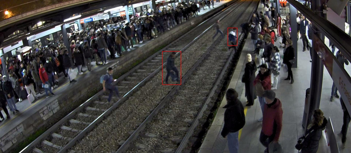 Imágenes de los sistemas inteligentes de videovigilancia en una estación de Cercanías