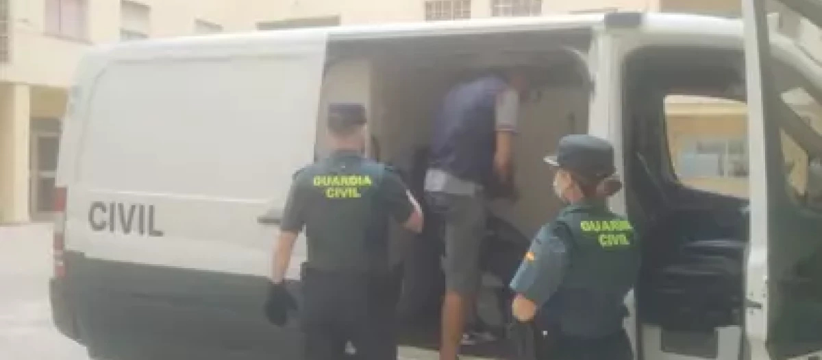 Momento de la detención de uno de los secuestradores por parte de la Guardia Civil.