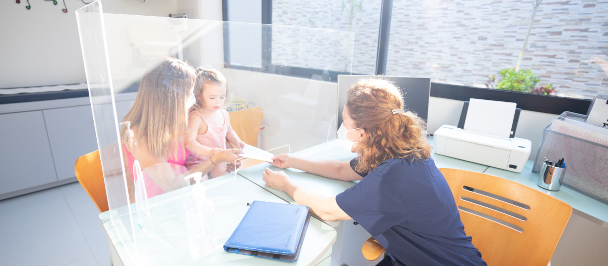 Los pediatras recomiendan no recetar medicamentos en cucharadas y sí en miligramos