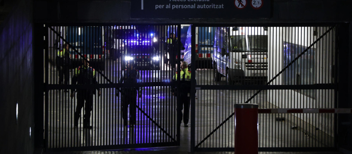 Dani Alves saliendo de los calabozos de la Ciudad de la Justicia de Barcelona