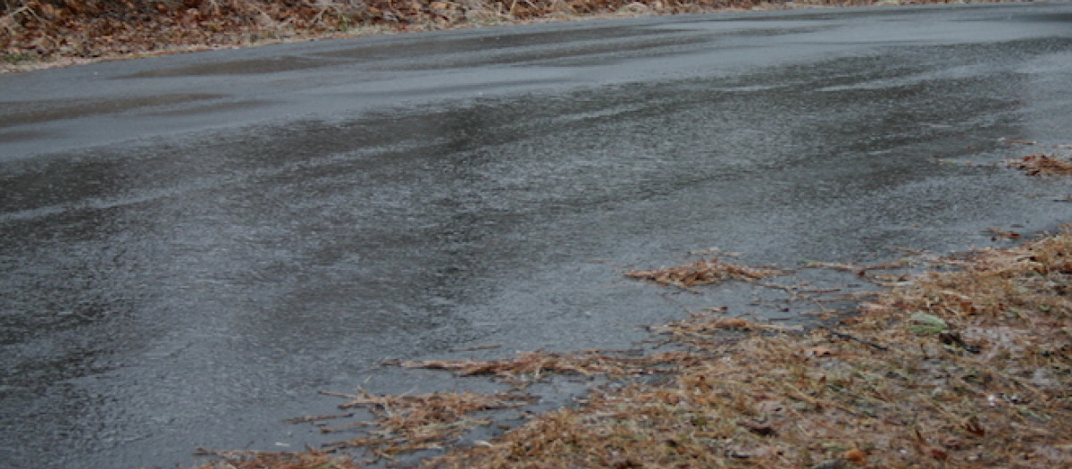 Hielo negro, una formación indetectable propia del invierno húmedo