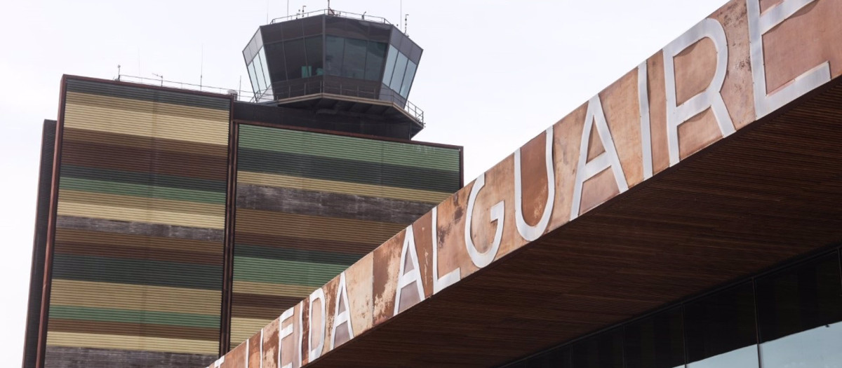 Torre de control del aeropuerto de Lleida-Alguaire