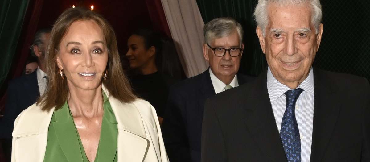 Writer Mario Vargas Llosa and Isabel Preysler during Madrileño del Año 2022 awards in Madrid on Monday, 10 October 2022.