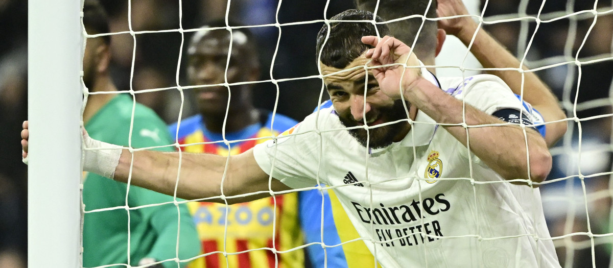 Karim Benzema, que fue el Pichichi de la pasada temporada, se lamenta tras haber fallado un gol