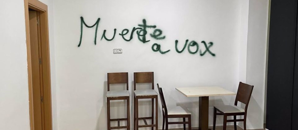 Atacan la sede de Vox en Jumilla (Murcia): roban y dejan pintadas con ...