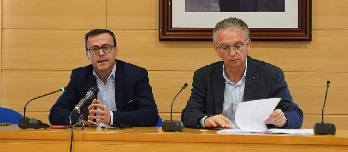 Los alcaldes de Don Benito y Villanueva de la Serena, José Luis Quintana y Miguel Ángel Gallardo, respectivamente, en rueda de prensa
POLITICA ESPAÑA EUROPA EXTREMADURA
AYUNTAMIENTO DE DON BENITO