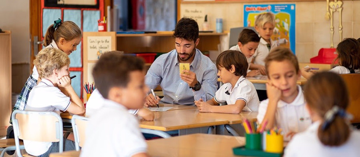 Los colegios CEU incluirán la enseñanza de programación, Inteligencia Artificial y pensamiento computacional.

Los colegios CEU introducirán a partir del curso 2023-24 la enseñanza de programación, inteligencia artificial y pensamiento computacional en sus aulas gracias a la colaboración de Code.org, fundación norteamericana de innovación educativa, según ha informado la institución.

POLITICA 
CEU