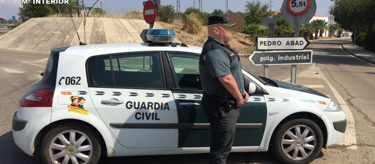 Agente de la Guardia Civil en El Carpio