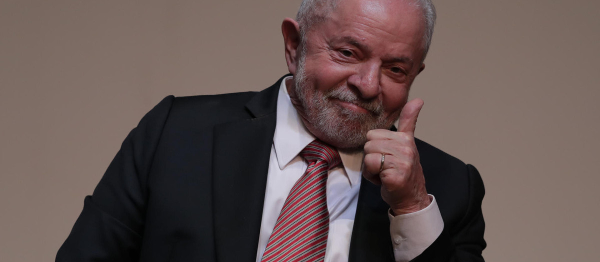 AME2119. RÍO DE JANEIRO (BRASIL), 06/02/2023.- El presidente de Brasil, Luiz Inácio Lula da Silva, asiste a la ceremonia de toma de posesión del nuevo presidente del Banco Nacional de Desarrollo Social (BNDES), Aloizio Mercadante, hoy en Río de Janeiro (Brasil). EFE/ André Coelho