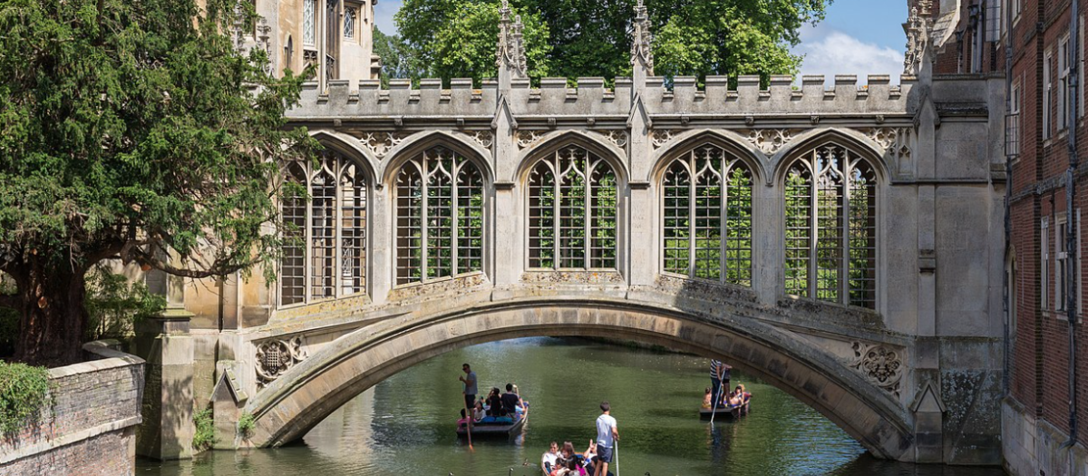 El puente de los suspiros en Cambridge