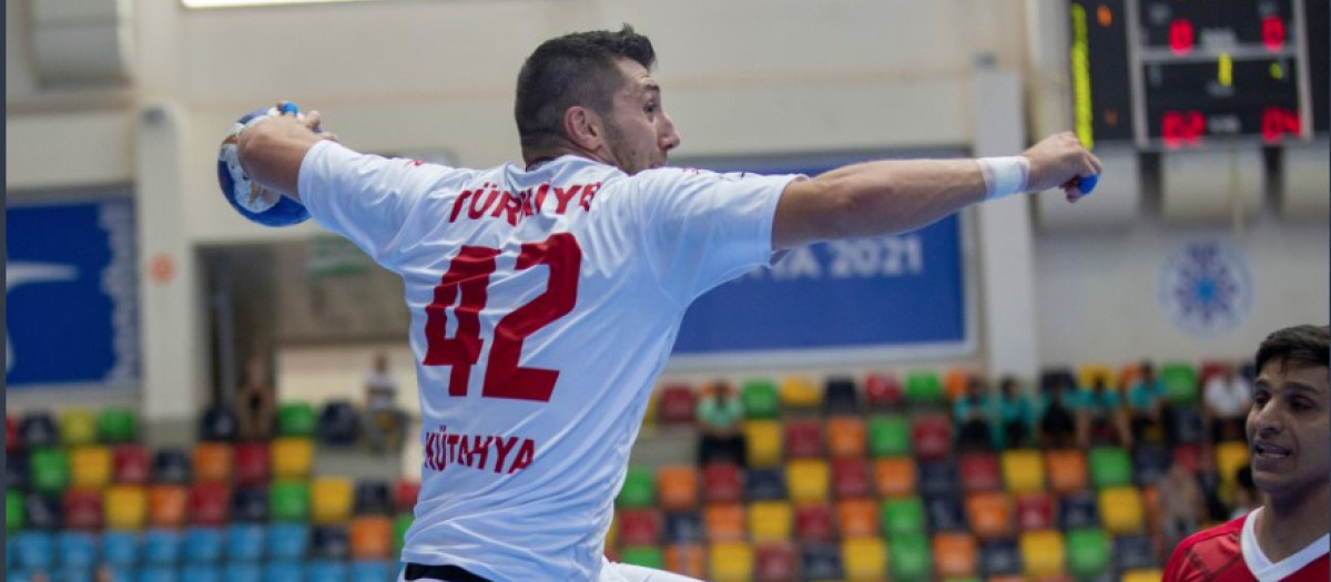 Cemal Kütahya, capitán de la selección tura de balonmano