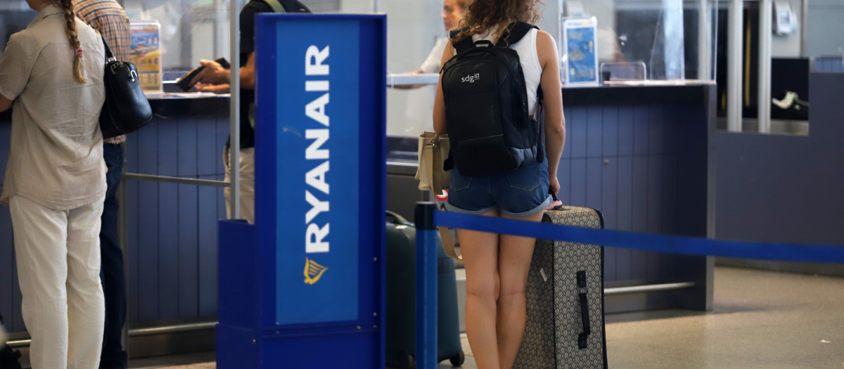 USO denunció los contratos de pago por horas y sin salario base que paga Ryanair