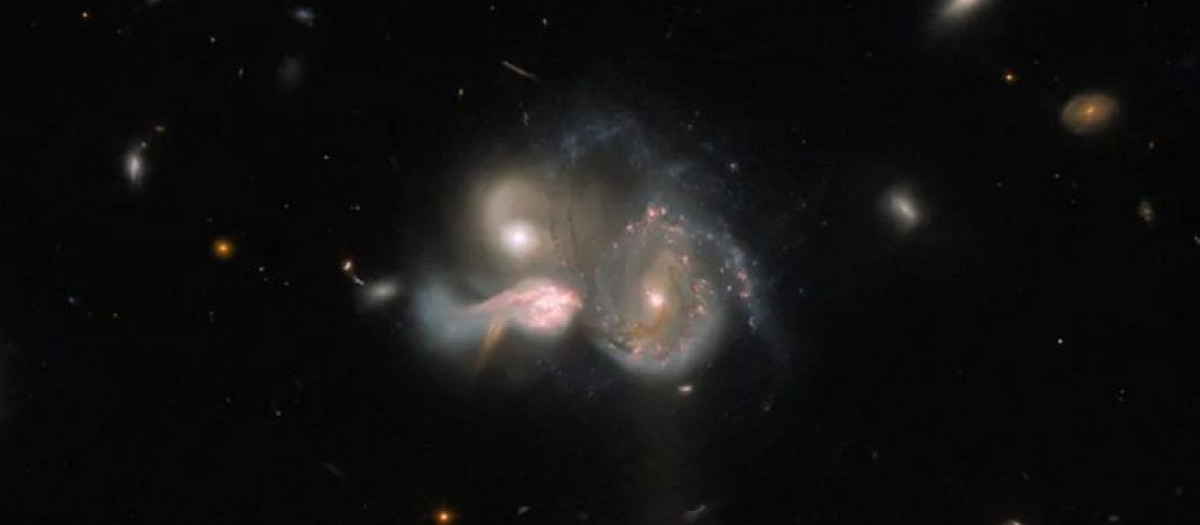 Fusión galáctica triple detectada por el telescopio Hubble