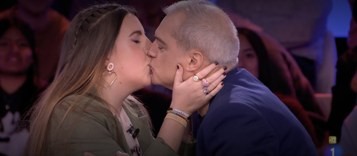 Carolina Iglesias y Ramón García se besan en el programa de este miércoles