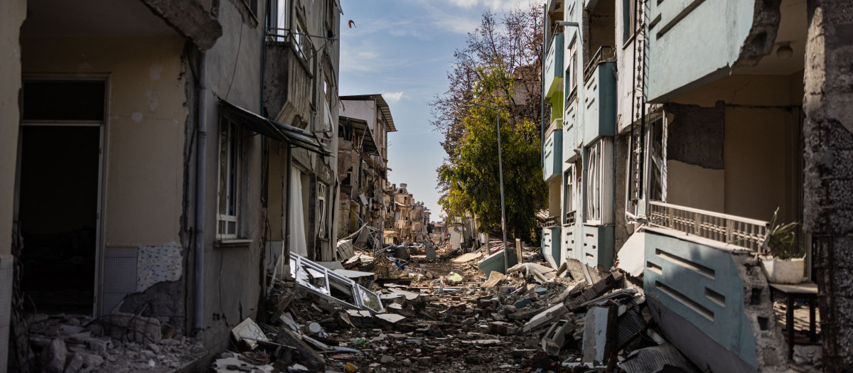 Imagen del estado en el que quedó una calle de Antakya, en Turquía