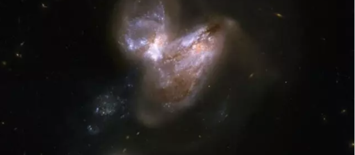 Este sistema está formado por un par de galaxias, denominadas IC 694 y NGC 3690, que pasaron muy cerca hace unos 700 millones de años