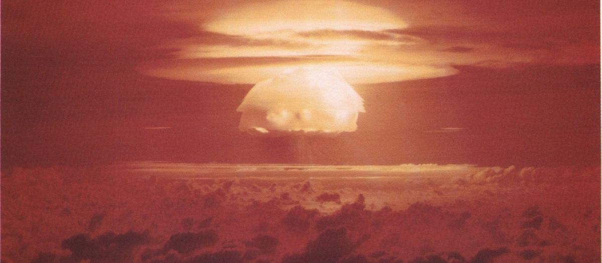 Prueba nuclear Bravo (potencia 15 Mt) en el atolón de Bikini. La prueba formaba parte de la Operación Castillo.