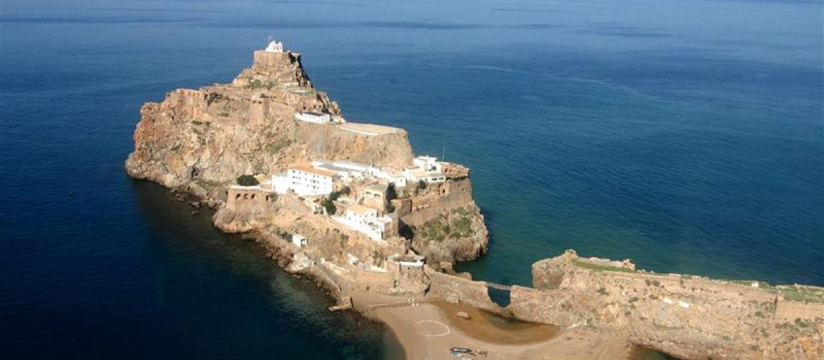 El brazo que une el Peñón con la costa surgió a raíz de un terremoto en 1930