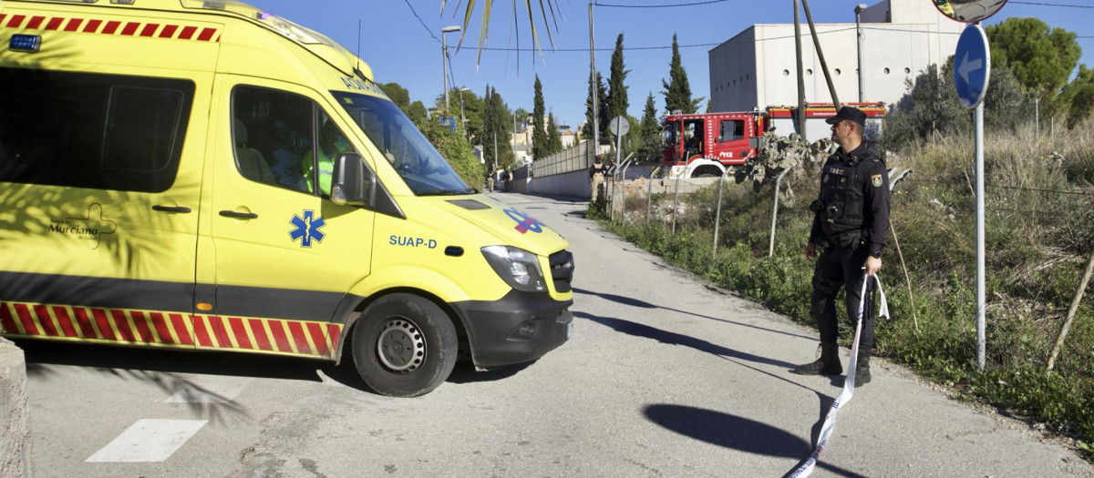 Imagen de archivo de una ambulancia en Murcia