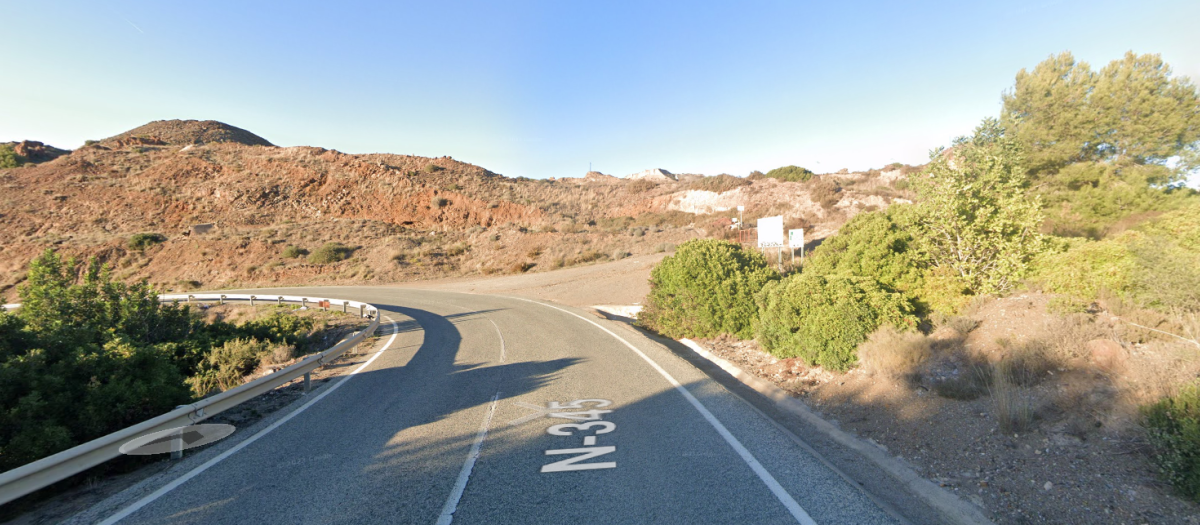 El trazado sinuoso y la mala conservación son patentes en la N-345