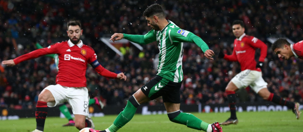 Ayoze Perez, jugador del Real Betis, durante el partido contra el Manchester United