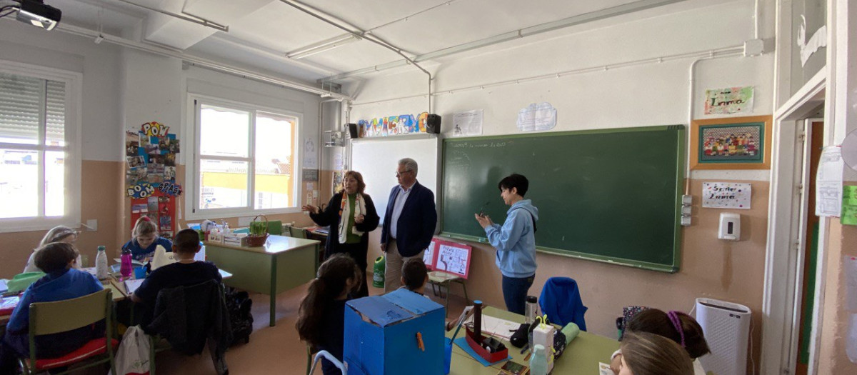 Esteban Morales visita el CEIP José María Pemán