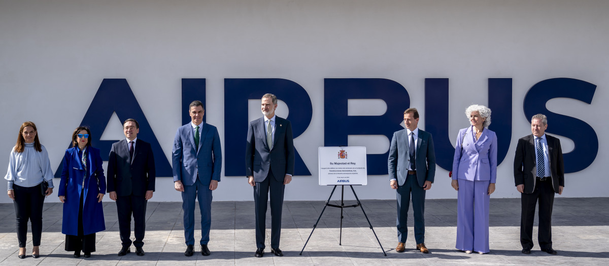 Felipe VI en las instalaciones de Airbus en Getafe.