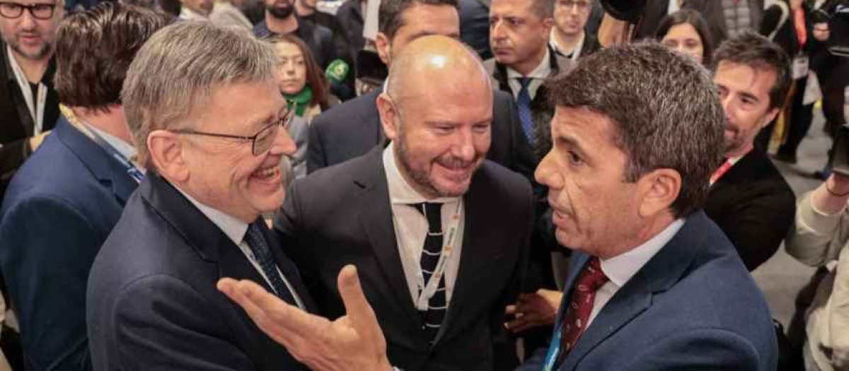 El presidente de la Generalitat, Ximo Puig, y el de la Diputación de Alicante, Carlos Mazón, conversan durante un evento.