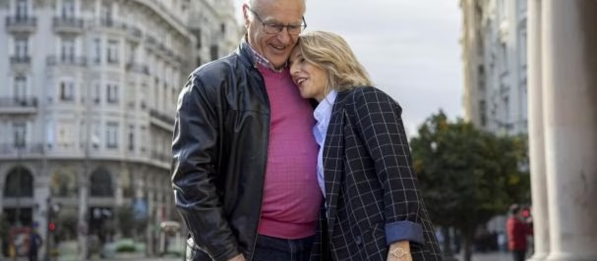 La vicepresidenta segunda del Gobierno, con el alcalde de Valencia, Joan Ribó, en la capital levantina.