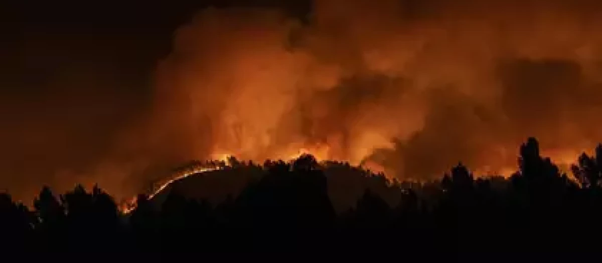 Imagen de las llamas que afectan al interior de la provincia de Castellón.