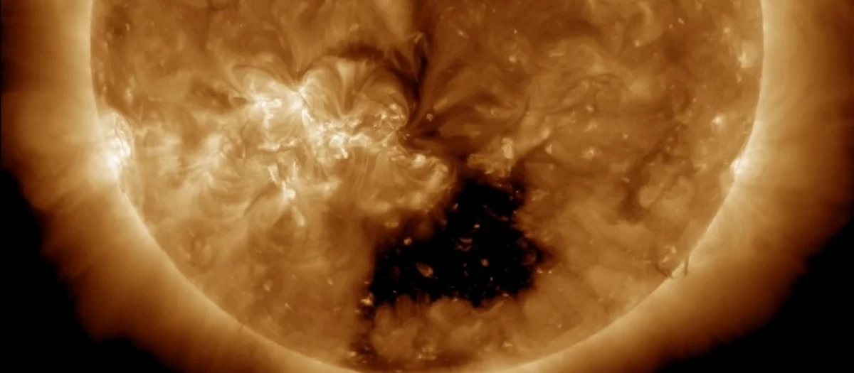 Imagen del agujero detectado en la superficie solar
