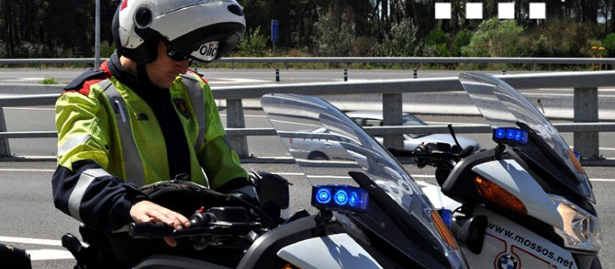 Los Mossos son los encargados del control del tráfico en Cataluña