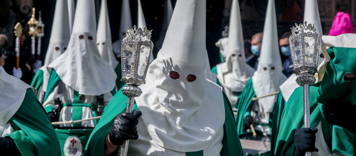 La procesión de La Soledad y del Desamparo y del Cristo Yacente, sale desde la Iglesia de la Concepción Real de Calatrava
(Foto de ARCHIVO)
16/4/2022