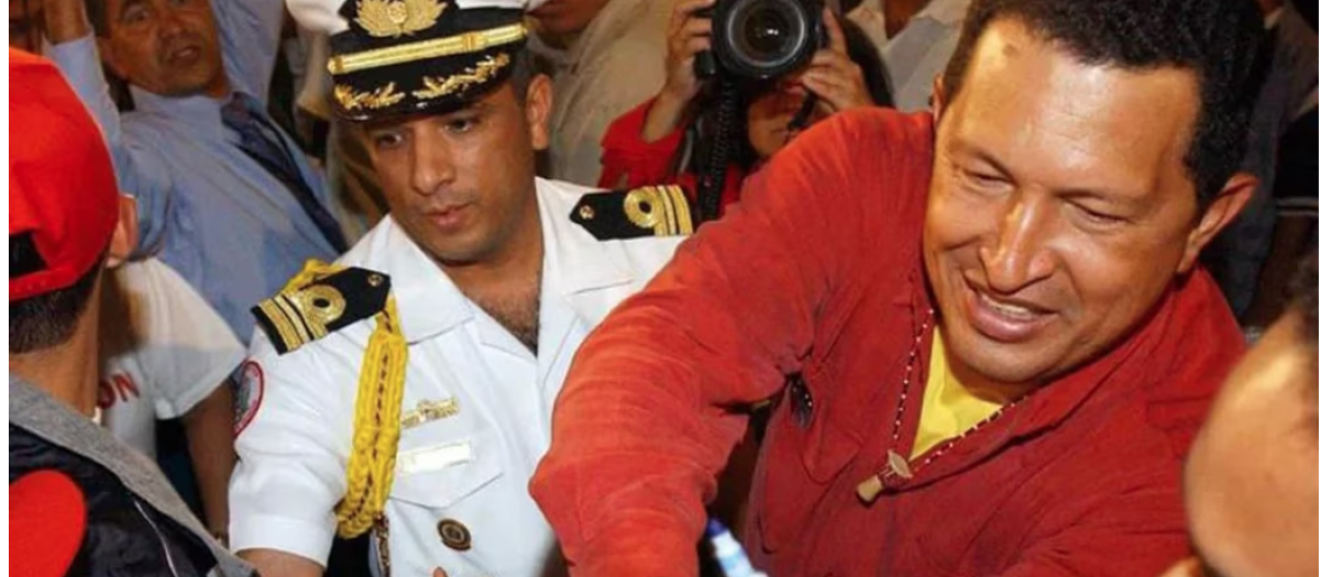 Alejandro Andrade Cedeño junto al expresidente venezolano Hugo Chávez