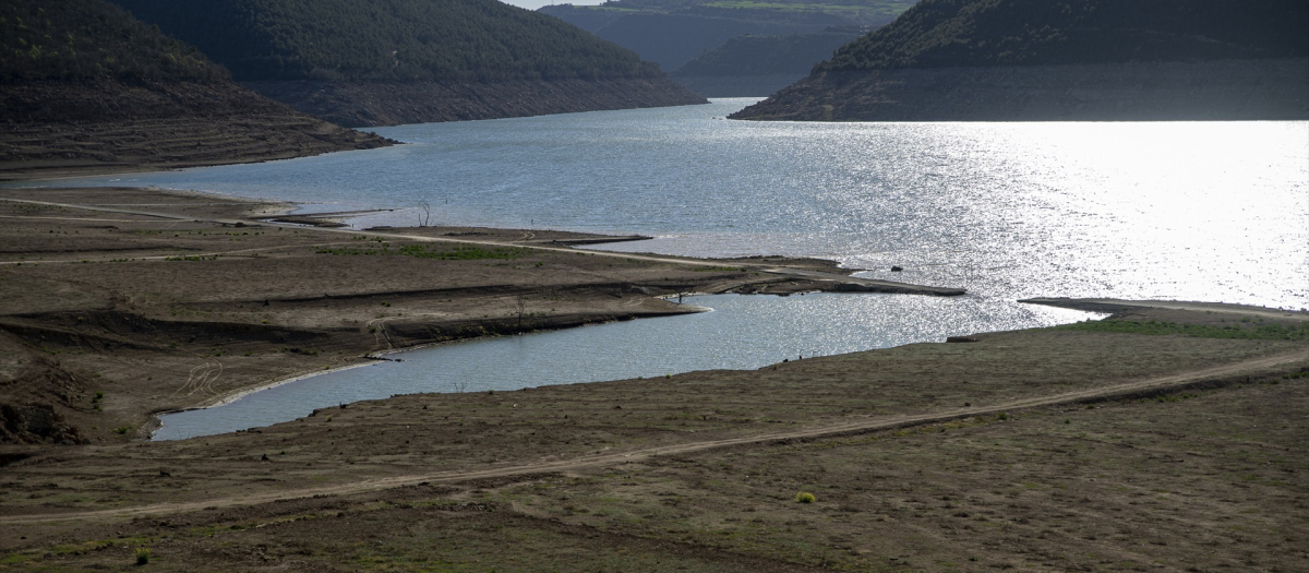 Imágenes de la sequía en el pantano de Rialb