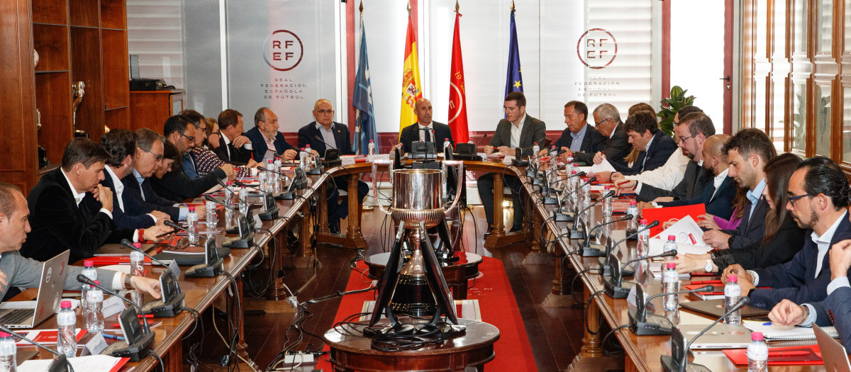 Reunión entre la Federación, Osasuna y Real Madrid para la final de Copa